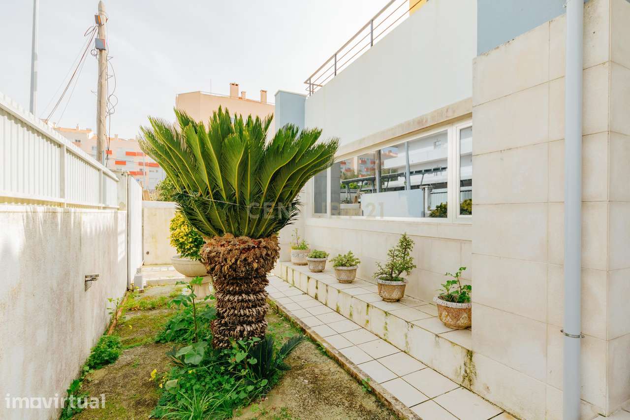 Moradia T3 com Cave e Garagem em São João Talha - Bairro da Esperança - Grande imagem: 3/50