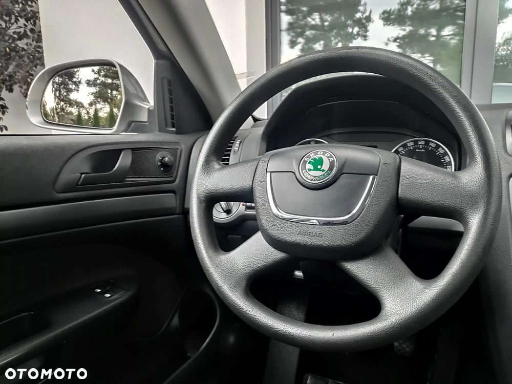Skoda Octavia 1.6 Ambiente - 15
