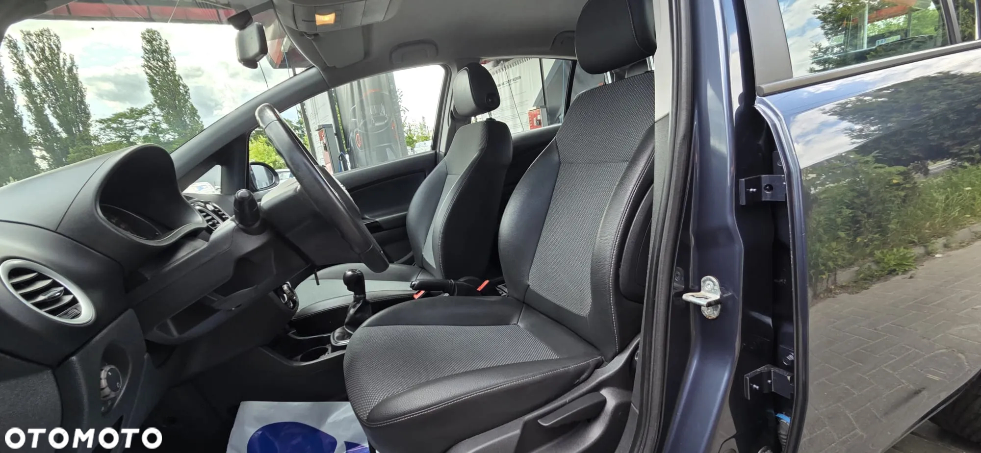 Opel Corsa 1.4 16V Cosmo - 32