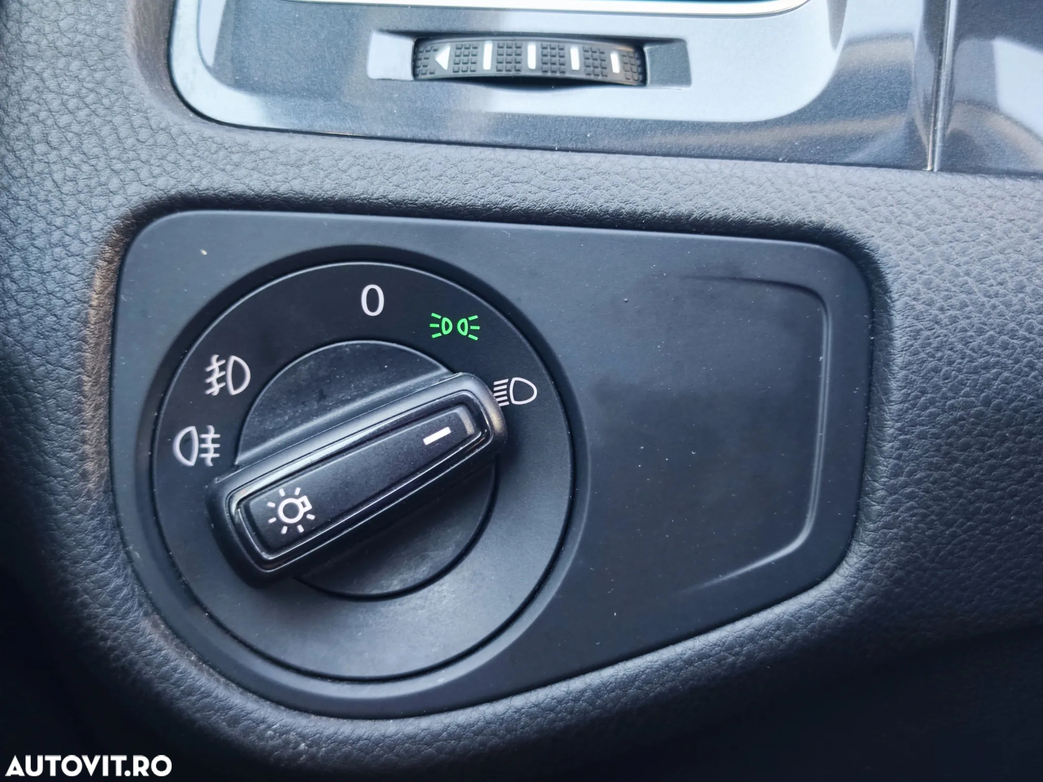Volkswagen Golf 1.6 TDI Comfortline - 27