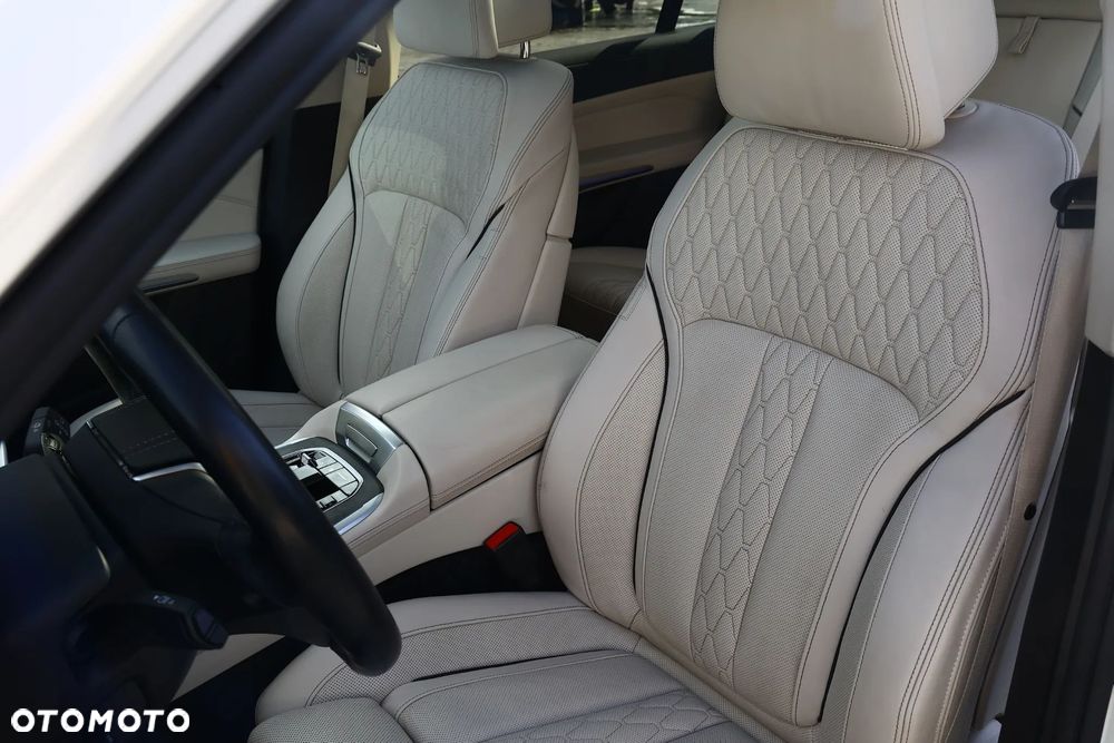 BMW X7 xDrive40d mHEV - 16