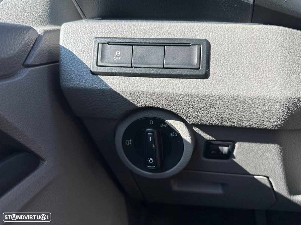 VW Transporter 2.0 TDI - 23