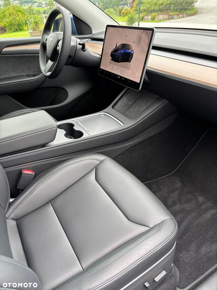 Tesla Model Y Long Range Dual Motor AWD - 3