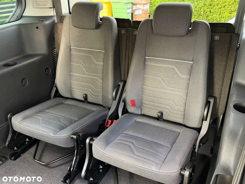 Ford Tourneo Connect Grand - 29
