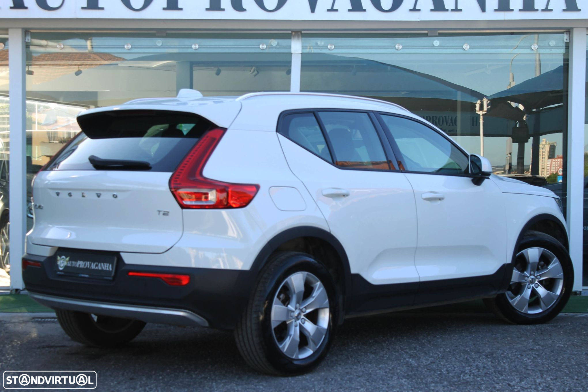 Volvo XC 40 1.5 T2 Momentum Core - 32