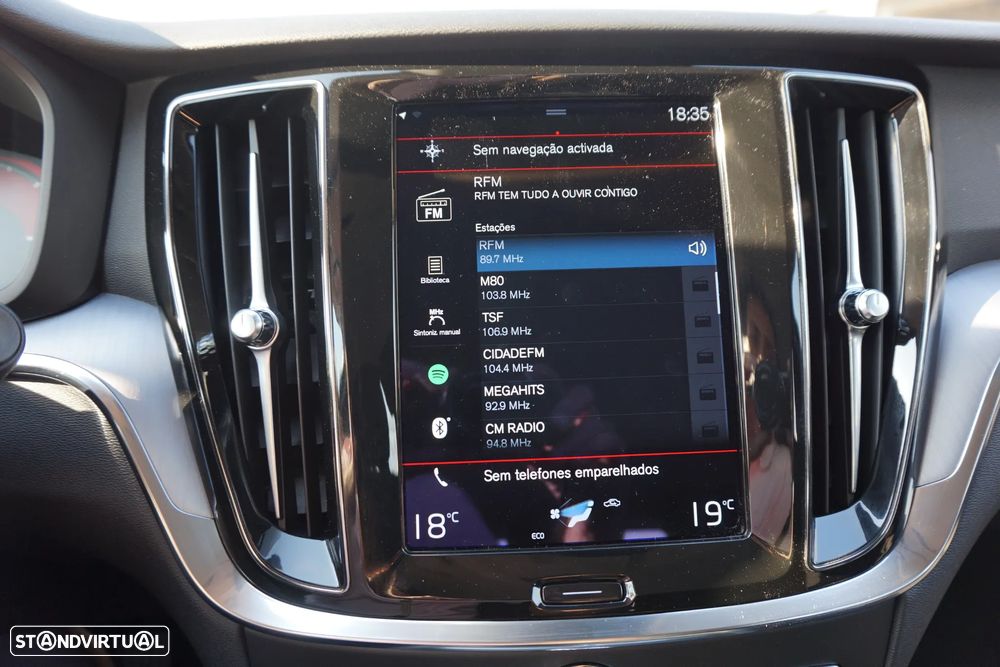 Volvo V60 2.0 B4 Momentum Core Geartronic - 45