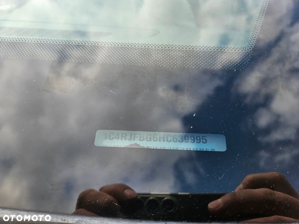 Jeep Grand Cherokee - 35