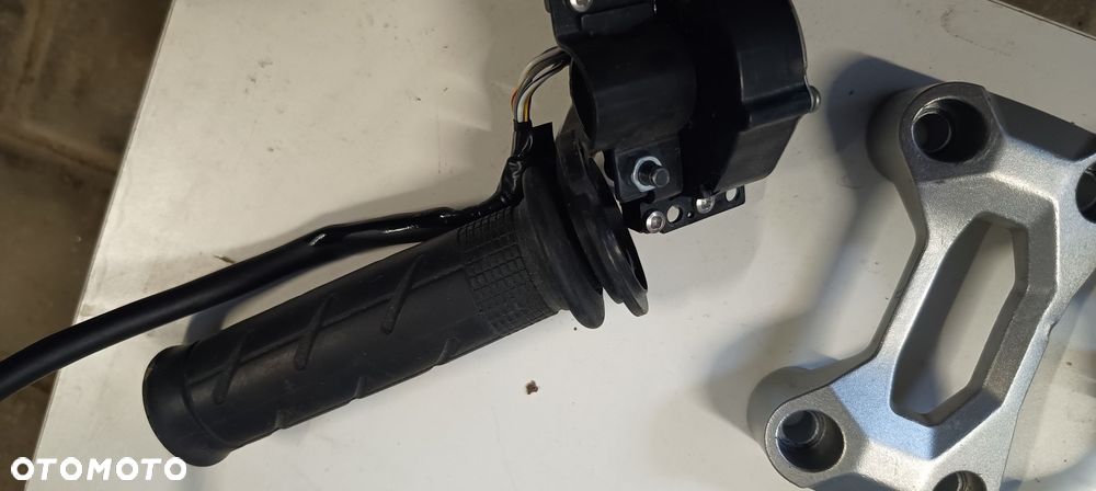 HONDA CB1000R SC80 KOLEKTORY WYDECH CHŁODNICA OWIEWKA BOCZEK KIERUNKOWSKAZ SKRZYNIA BIEGÓW - 21