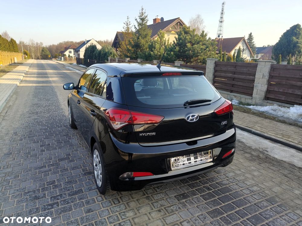 Hyundai i20 blue 1.2 - 8