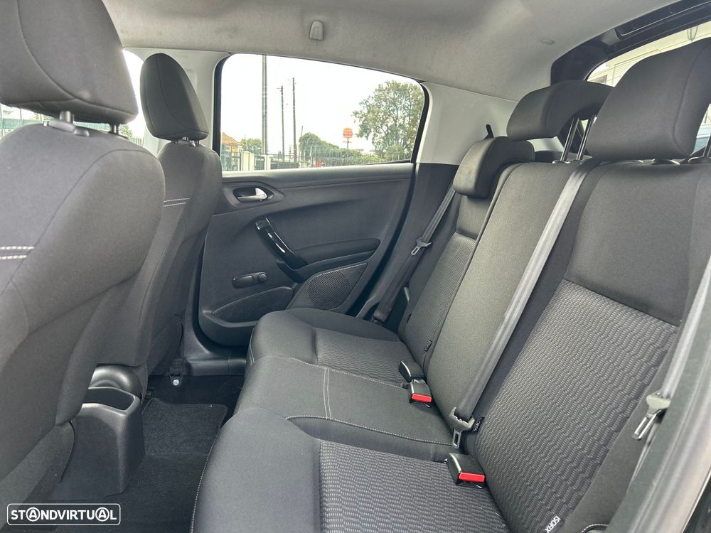 Peugeot 208 1.6 BlueHDi Style - 27