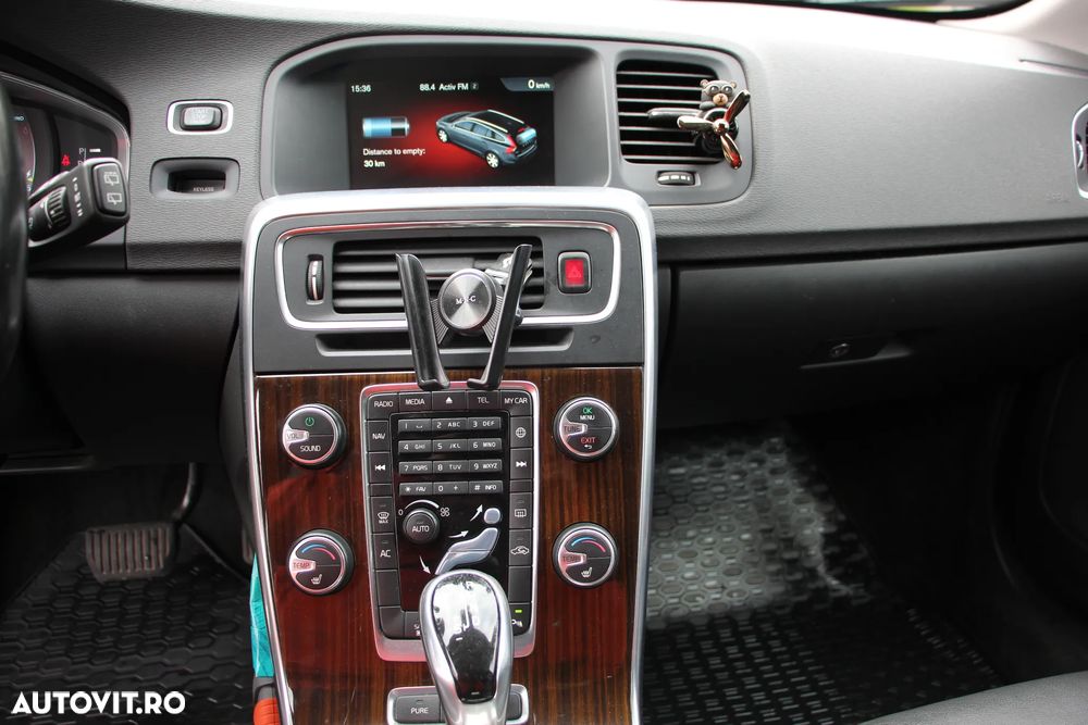 Volvo V60 D6 Plug-In-Hybrid AWD Geartronic Summum - 9