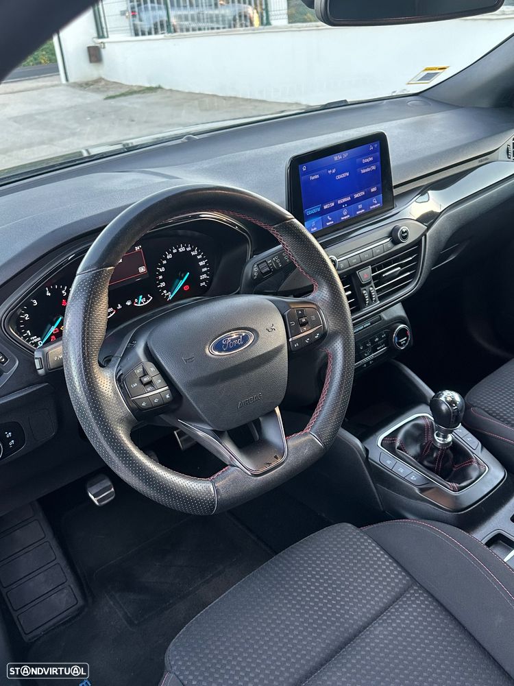 Ford Focus 1.0 EcoBoost MHEV ST-Line - 38