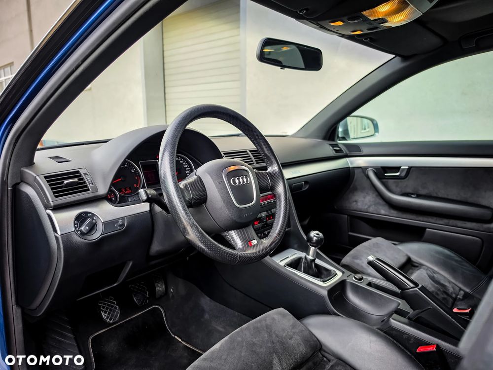 Audi A4 Limousine - 13