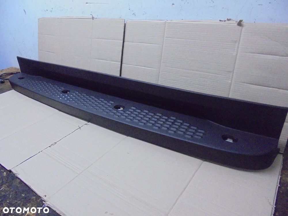 STOPIEŃ TYLNY NAKŁADKA ZDERZAKA TYŁ IVECO DAILY 2014> 5801541638 - 1