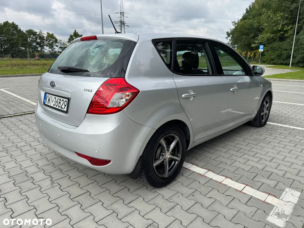 Kia Ceed 2011 photo 4