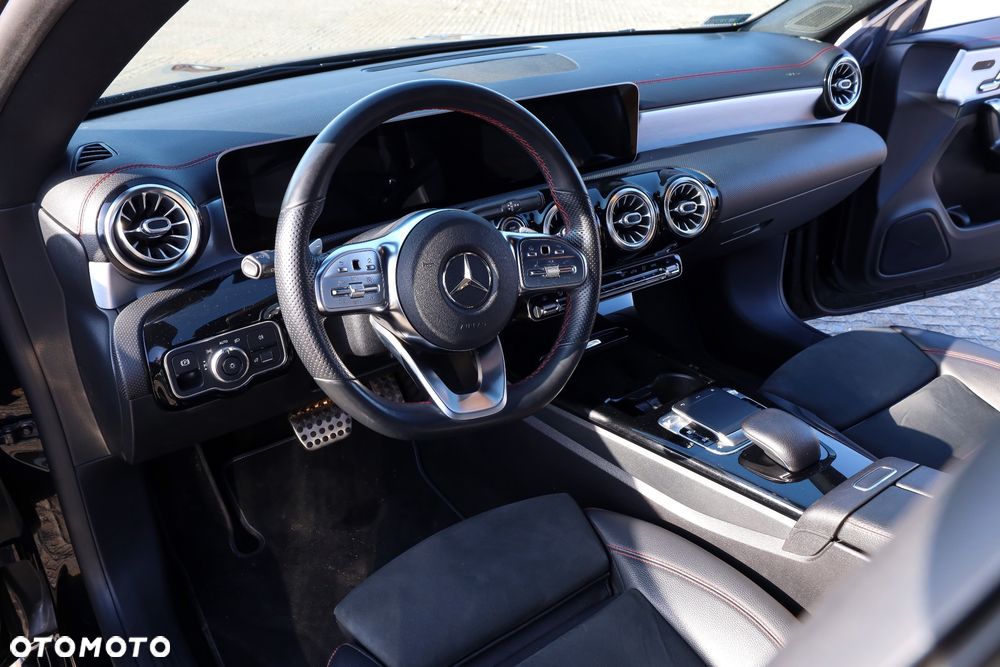 Mercedes-Benz CLA 220 7G-DCT - 7