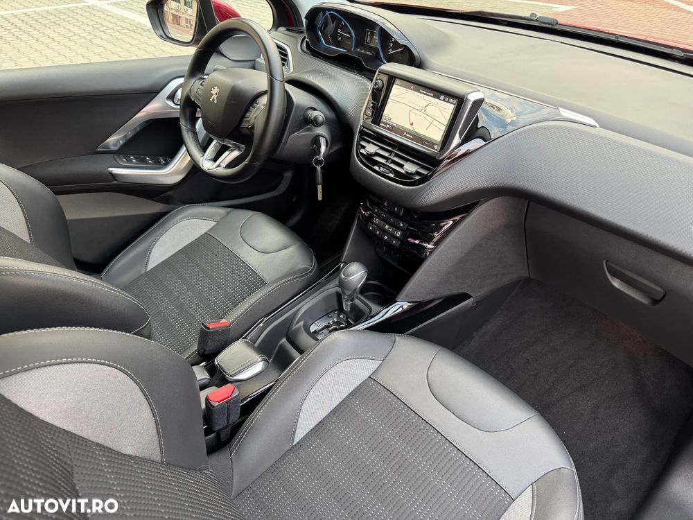 Peugeot 2008 PureTech 110 Stop&Start EAT6 Allure - 13