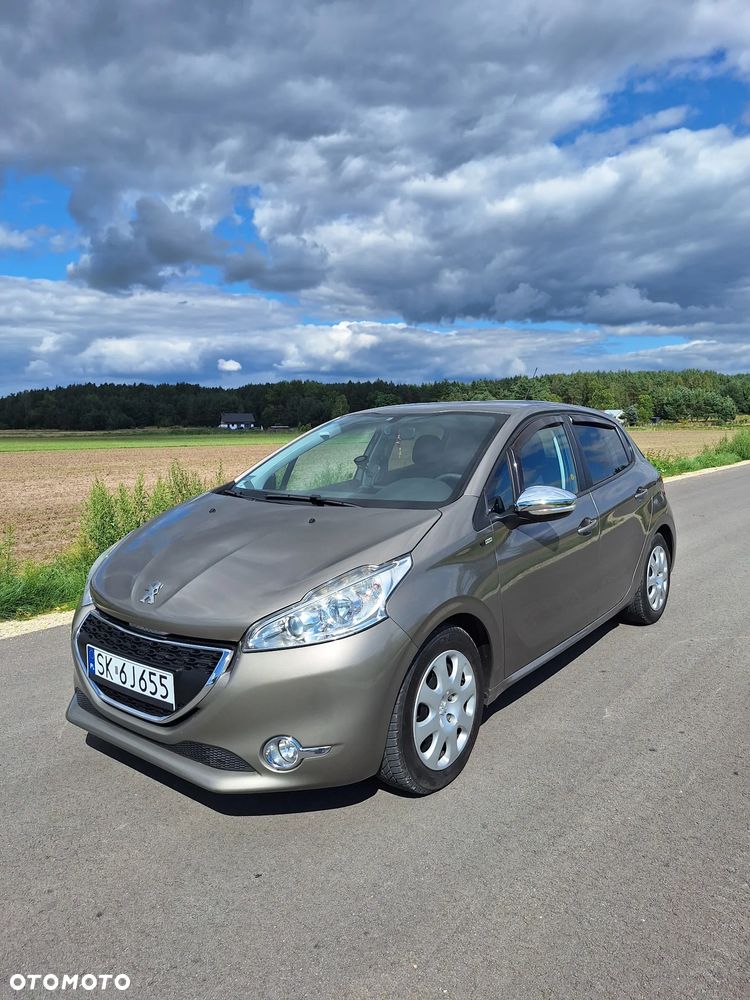 Peugeot 208 - 1