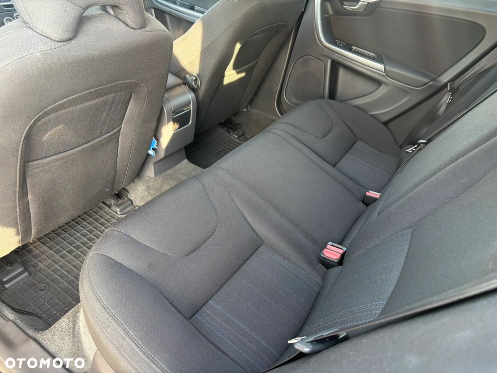 Volvo V60 D4 Geartronic Kinetic - 19
