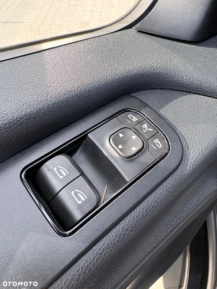 Mercedes-Benz Sprinter - 16