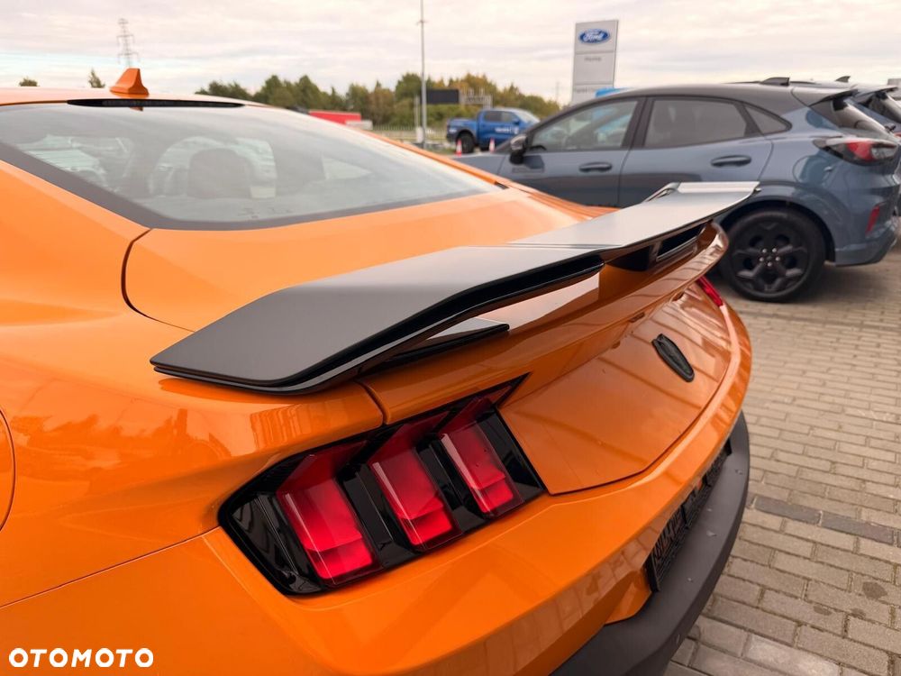 Ford Mustang - 35