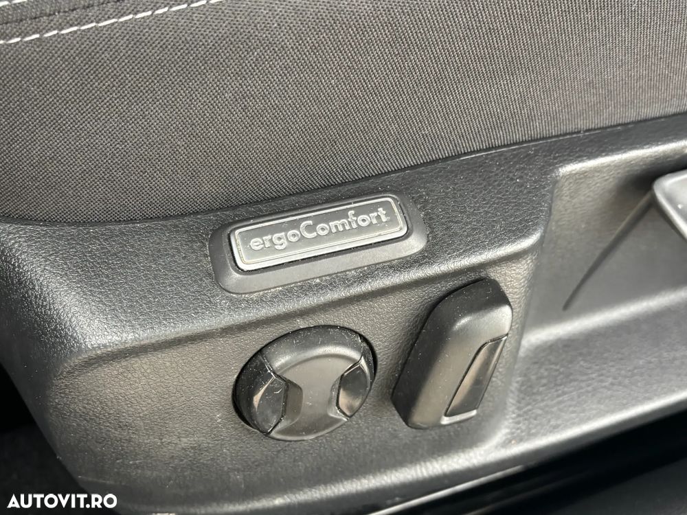 Volkswagen Passat Variant 1.6 TDI SCR DSG Business - 24