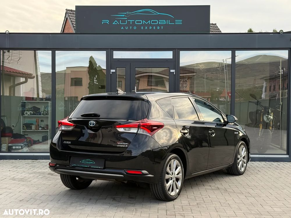 Toyota Auris 1.8 L VVT-i Hybrid Sol + - 3