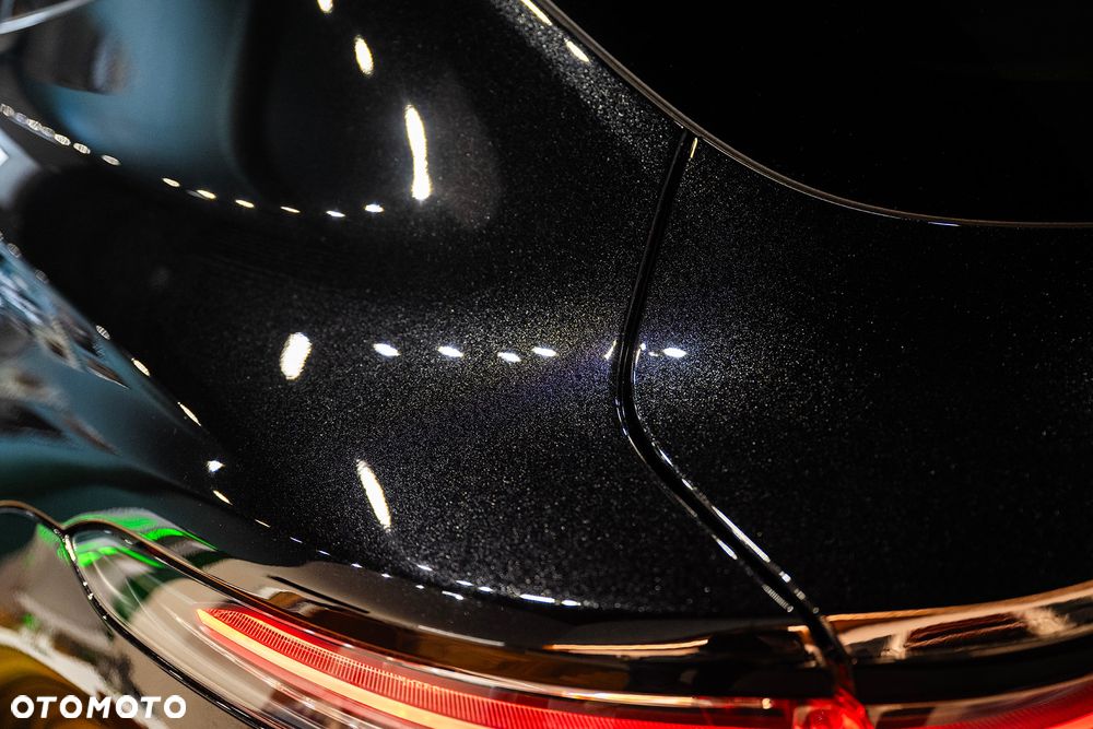 Aston Martin DBX - 7