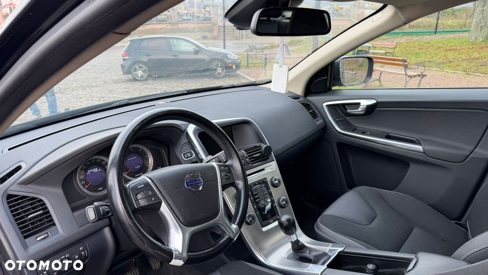 Volvo XC 60 D4 Momentum - 9
