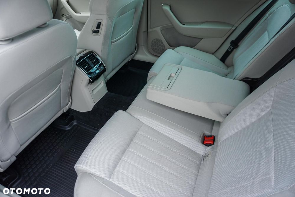 Skoda Superb 2.0 TDI SCR Style DSG - 10