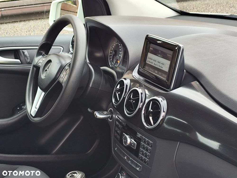 Mercedes-Benz Klasa B 180 Edition - 15