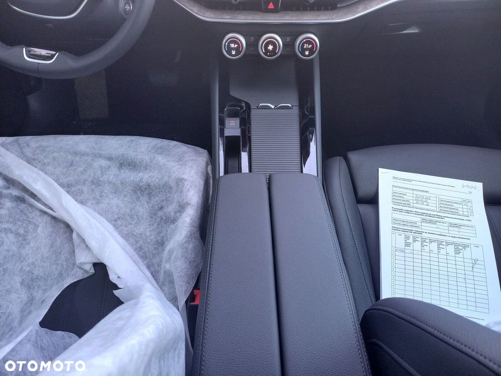Skoda Superb 2.0 TDI SCR 4x4 L&K DSG - 11
