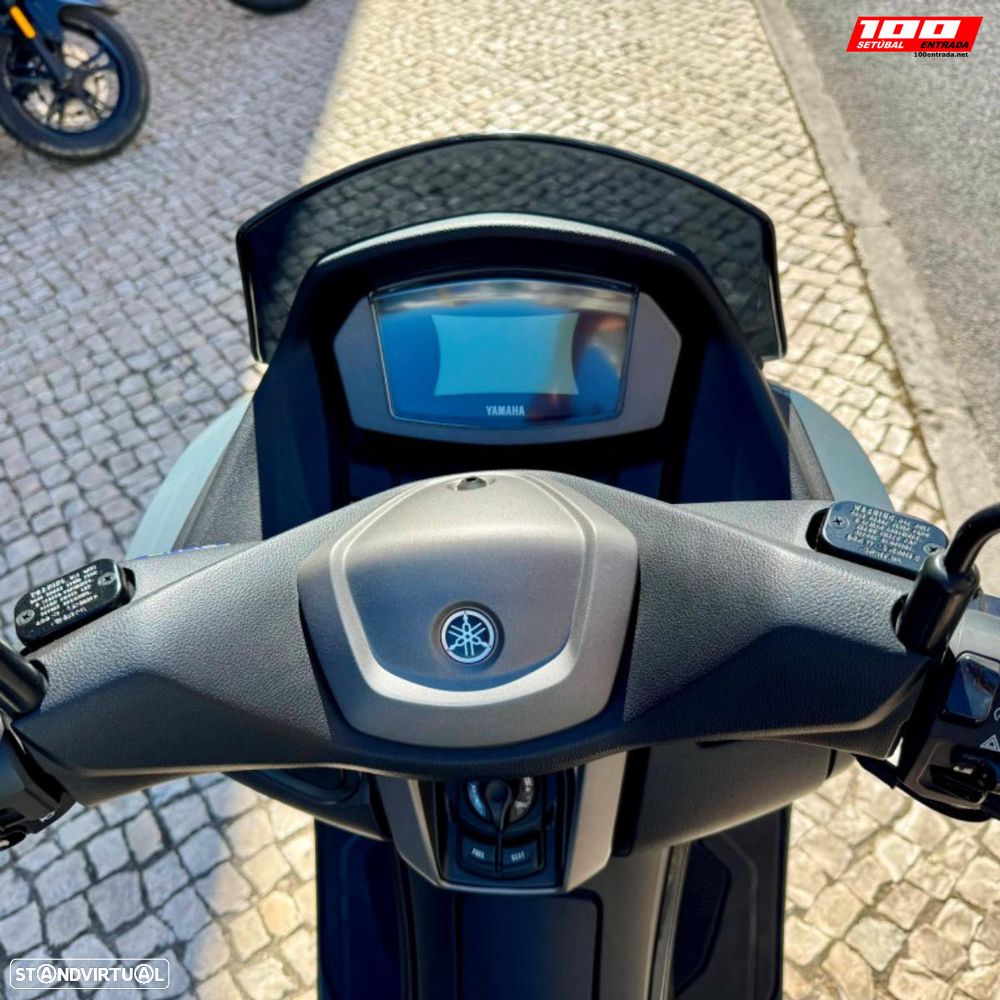 Yamaha NMAX 125 - 23