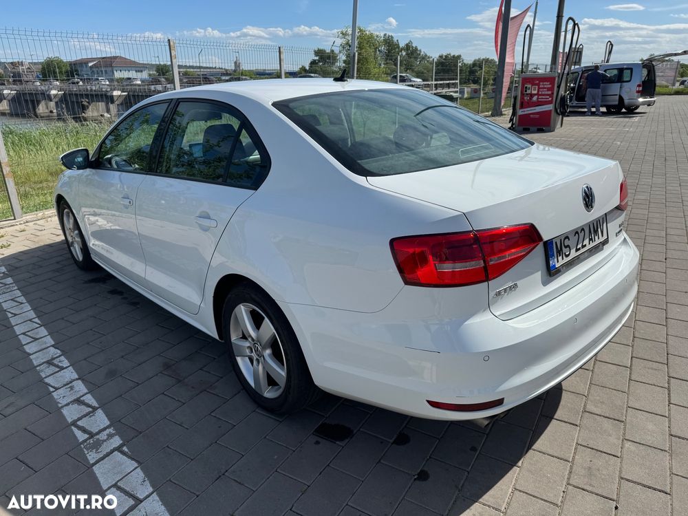 Volkswagen Jetta - 3