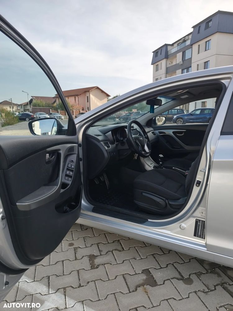 Hyundai Elantra 1.6 MPi - 5