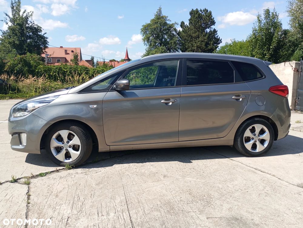 Kia Carens - 5