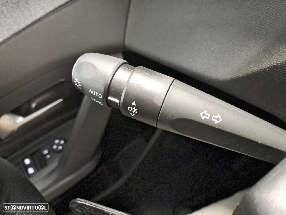 Peugeot 408 1.2 Hybrid Allure e-DCS6 - 13