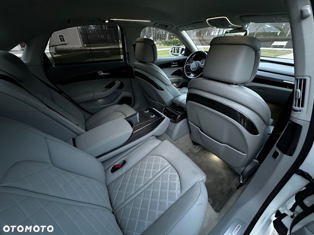 Audi S8 - 12