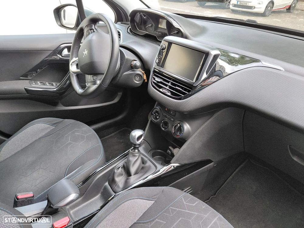 Peugeot 2008 1.2 PureTech Signature - 9