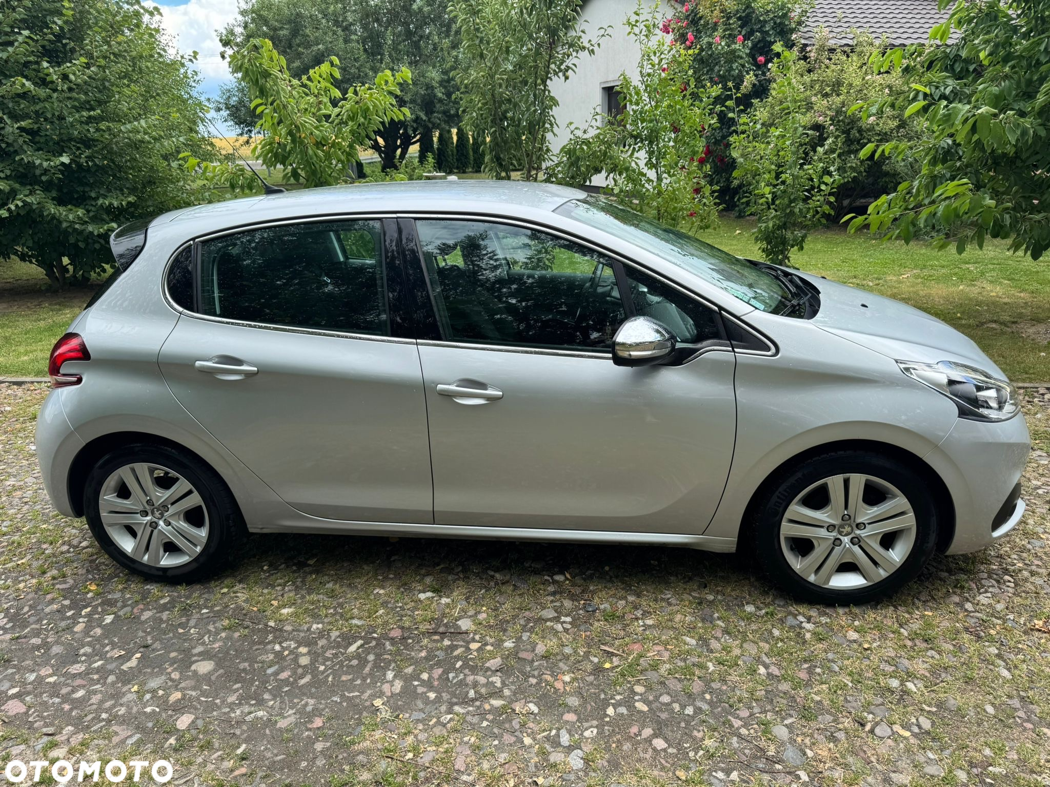 Peugeot 208 - 6