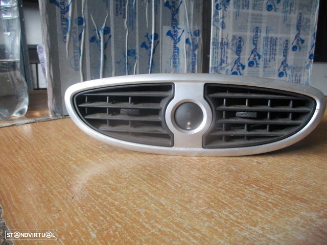 Grelha Friso D6246282 RENAULT CLIO 3 2011 1.5Dci 75Cv BRANCO CENTRAL GRELHA VENTILAÇÃO  RENAULT CLIO 3 FASE 1 2008 1.5DCI 75CV 5P AZUL - 1