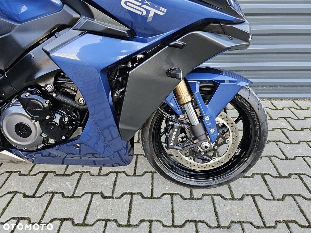 Suzuki GSX - 17