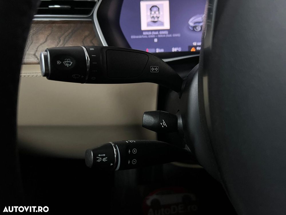 Tesla Model S - 30