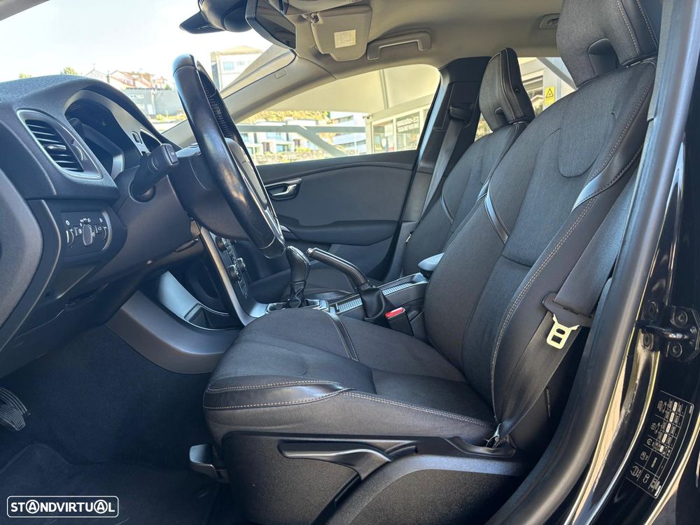 Volvo V40 Cross Country 1.6 D2 Momentum - 6