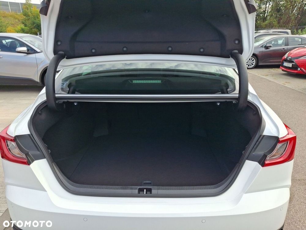 Toyota Camry - 23