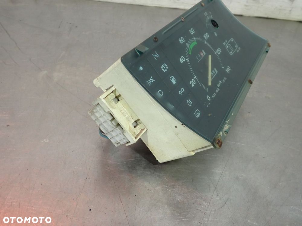 LICZNIK FIAT 126P 7534473 7534474 832302010 - 7