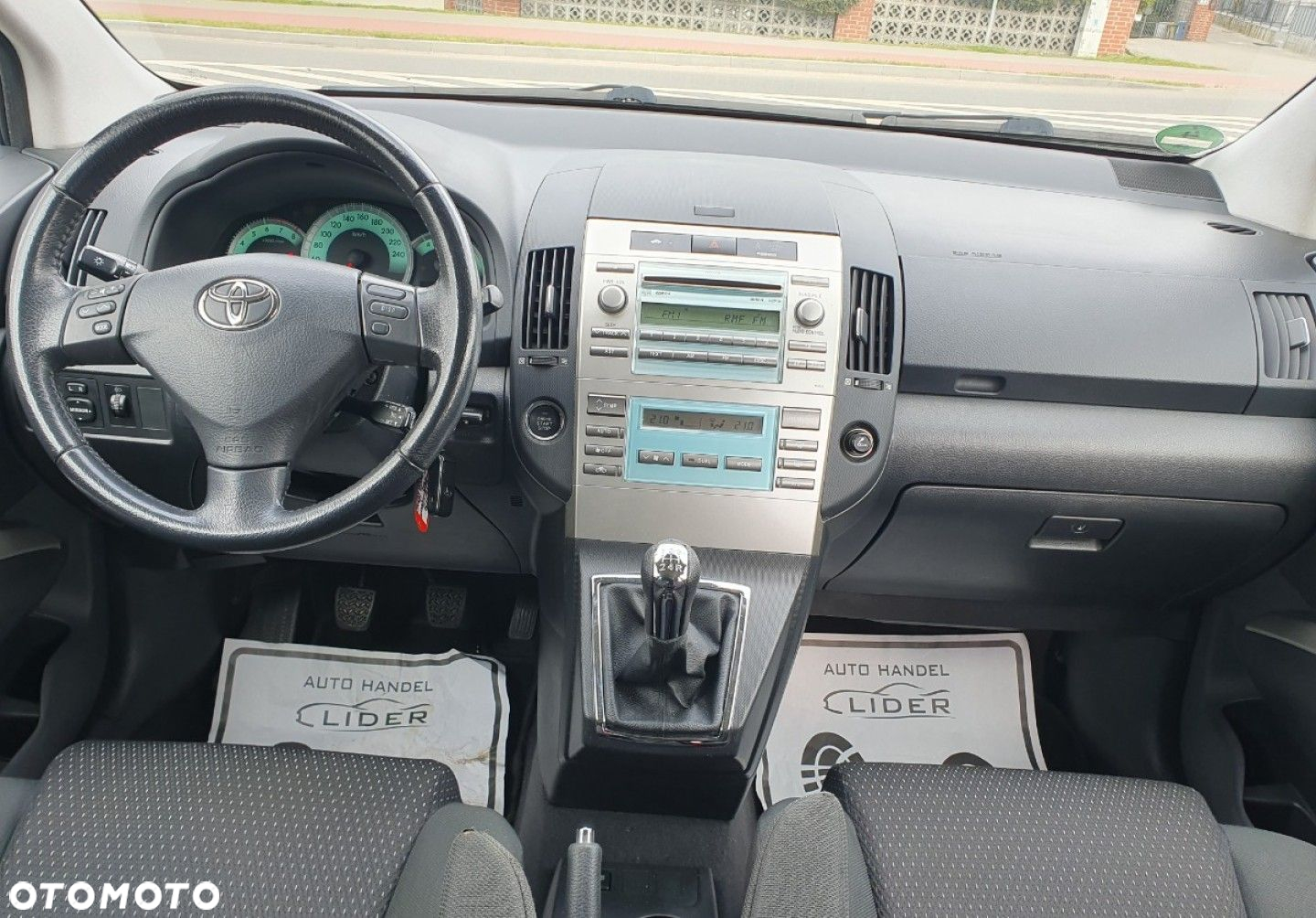Toyota Corolla Verso - 8