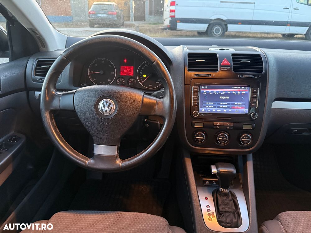 Volkswagen Golf - 10