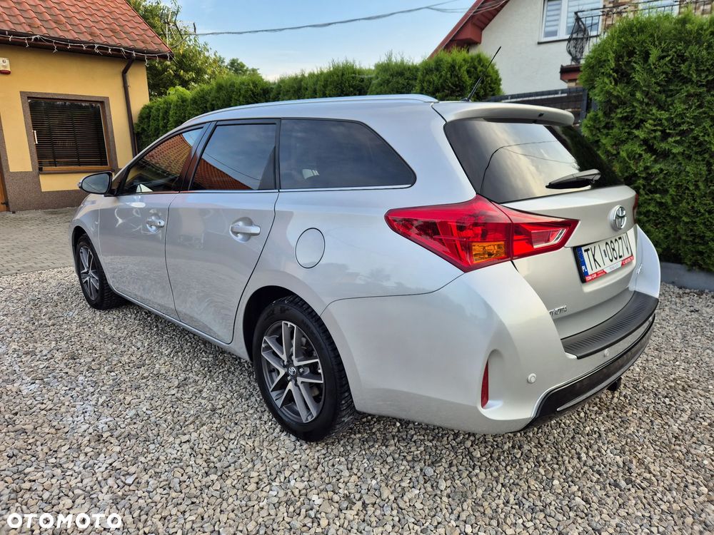 Toyota Auris 1.6 Valvematic Executive - 2