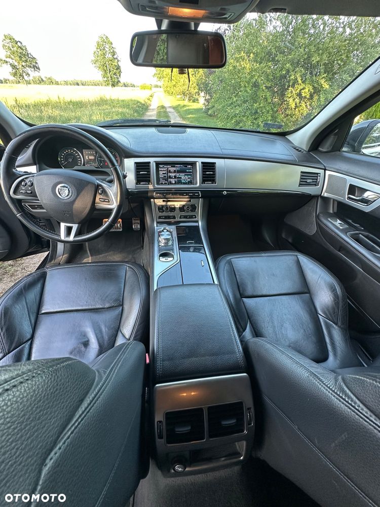 Jaguar XF 2.2 D - 21